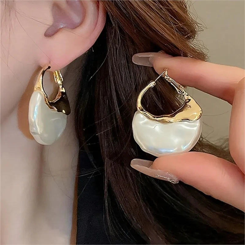 Elegant Faux Pearl Pendant Hoop Earrings for Women Niche Design Wrinkled Bag Shape Earring Anniversary Jewelry Gifts