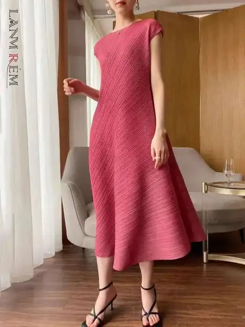 LANMREM Irregular Pleated Dress Women Fashion Tide 2025 Summer New Solid Color Round Neck Short Sleeve Elegant Long Dress 2DE677