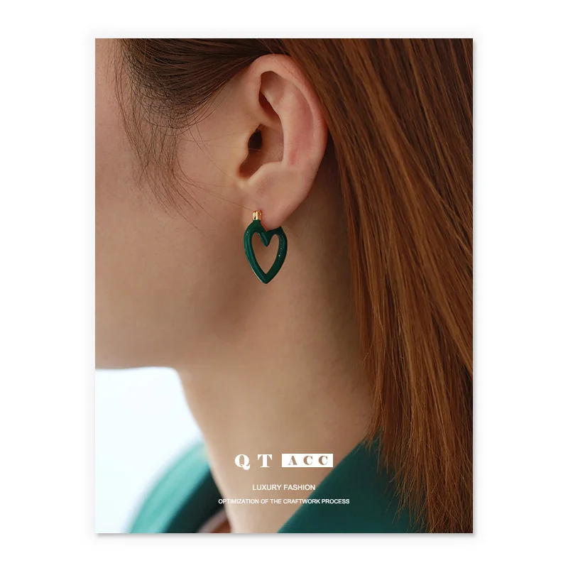

Manual oil dripping / brass plating 18K real gold Korean version playful fashion personality green love earrings female