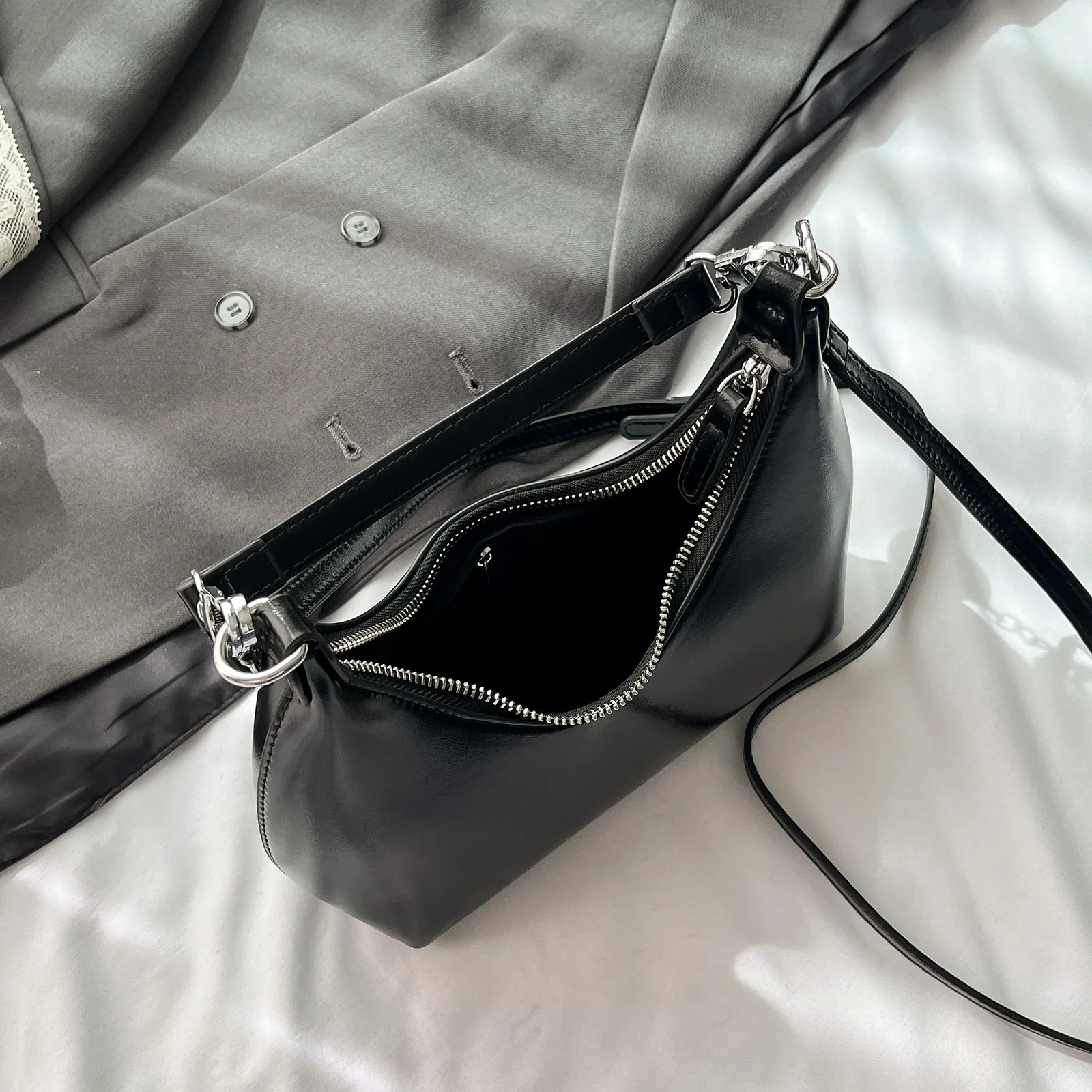 Crescent Handbag Trendy Hobo Bag with Zipper Crossbody Bag Underarm Bag for Women Work Shopping Travel