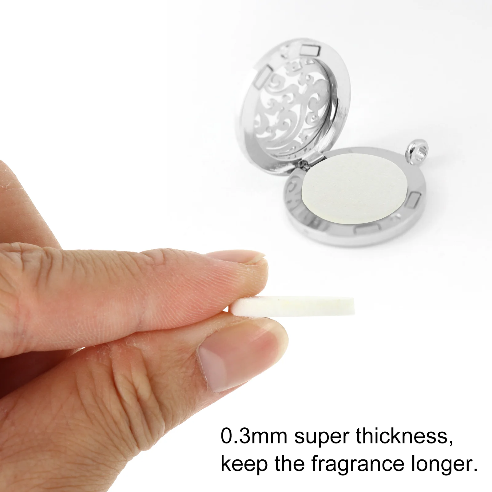 �ڵ��� ��� �� õ ������ �Ʒθ� �׶��� ����, �ǰ��� �ڿ� ���� ȭ��Ʈ �Ѳ� 50 ��