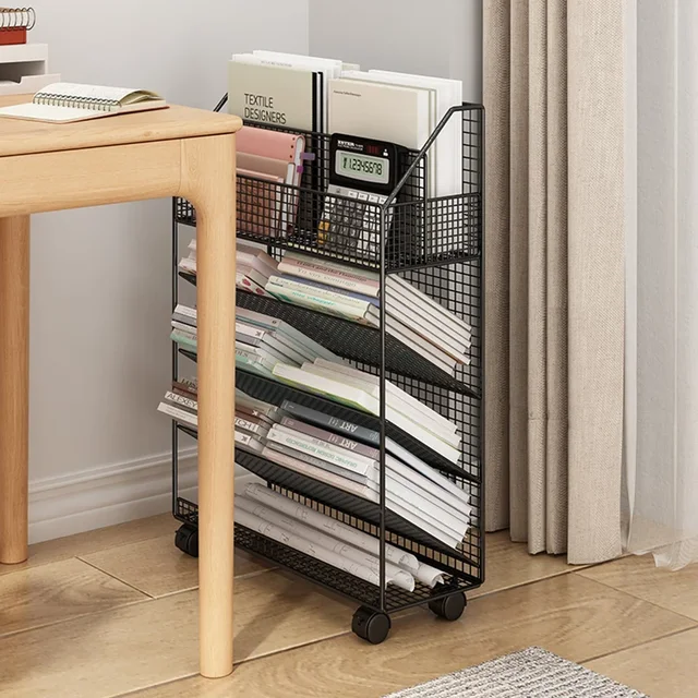 좁은 공간을 위한 책과 일상 용품의 효율적 보관