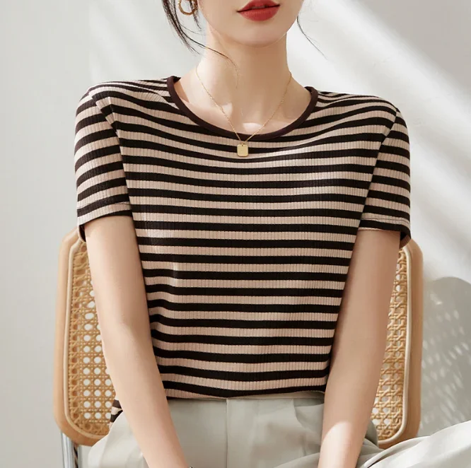 

Striped short sleeved T-shirt for women's summer wear