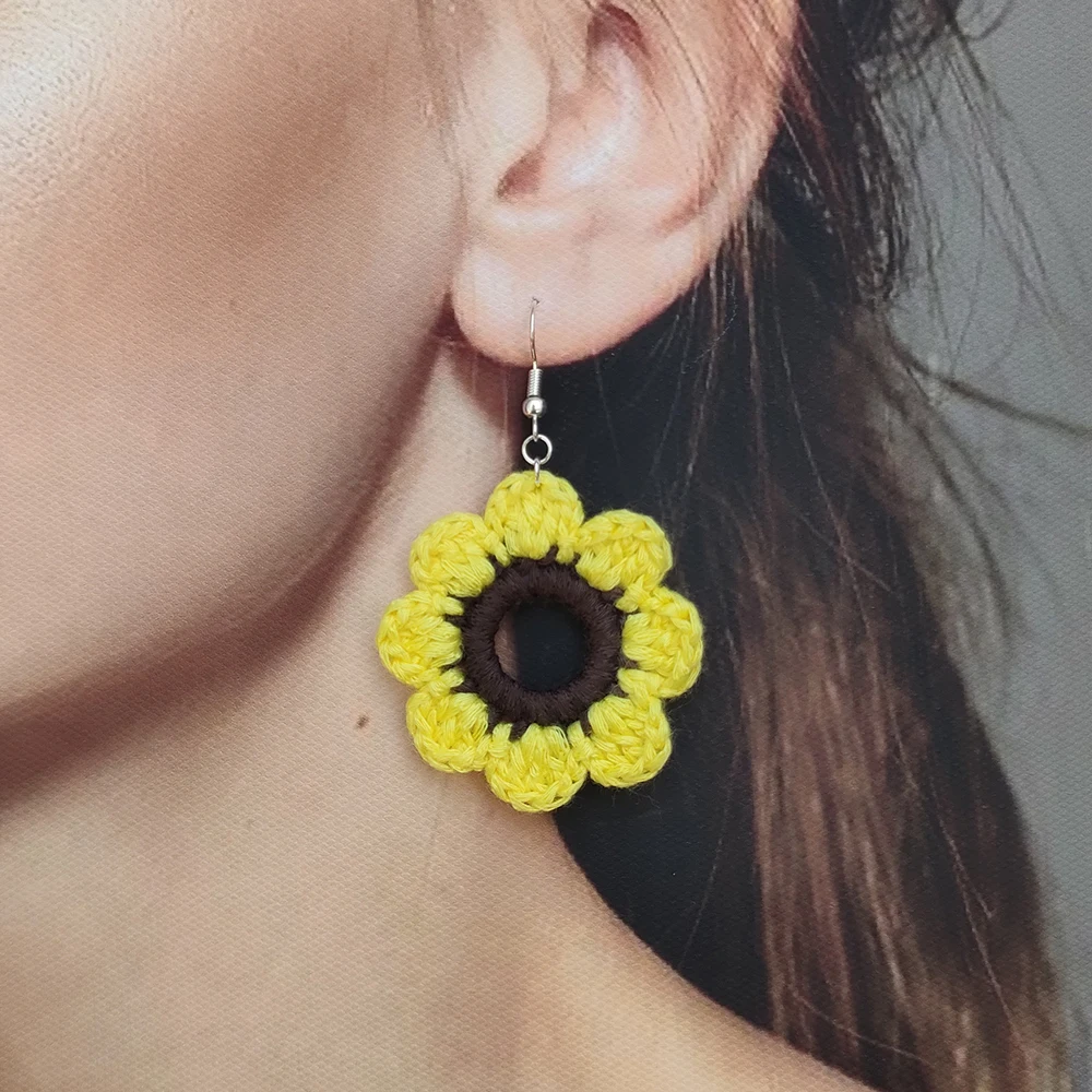 Orecchini a monachella a forma di girasole