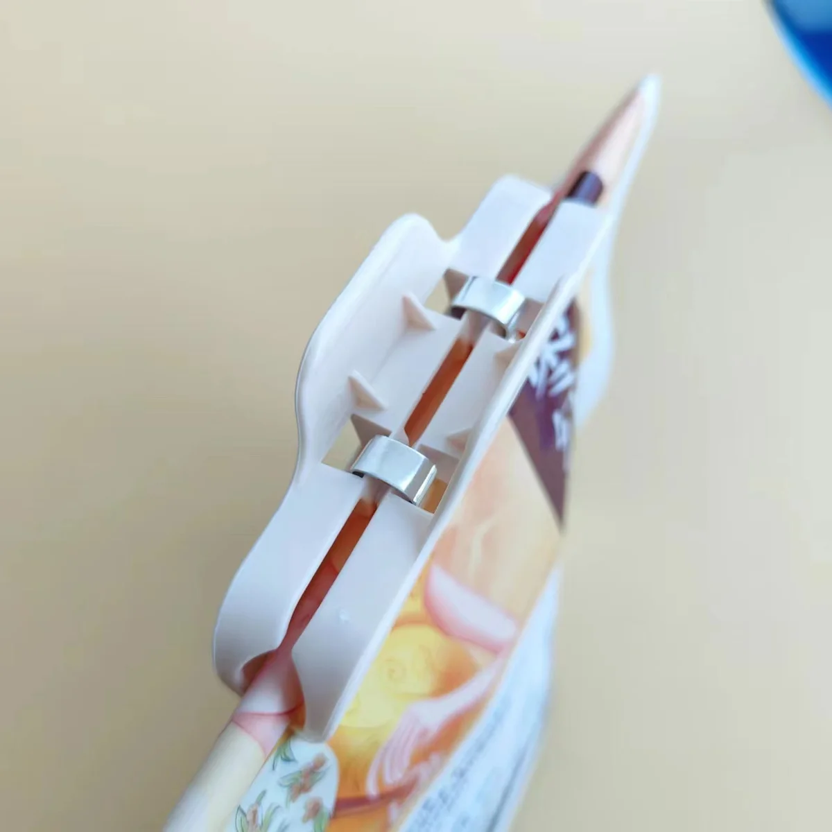4Pcs/set Portable Sealed Clips Kitchen Storage Food Snack Seal Sealing Bag Clips Sealer Clamp Plastic Tool Kitchen Accessories — view 5