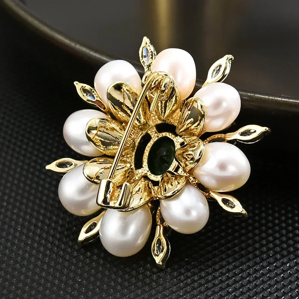 Emerald Crystal Sunflower Pearl Brooch Pins Charm Inlaid Rhinestone Brooches for Women Luxury Design Jewelry Wedding Gifts