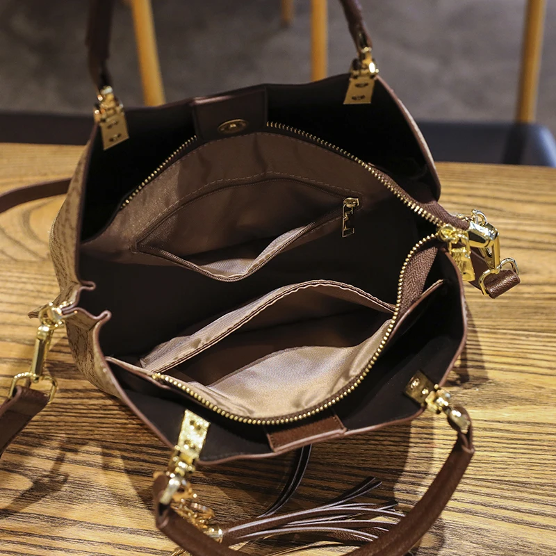 31 Vintage leather crossbody bag
