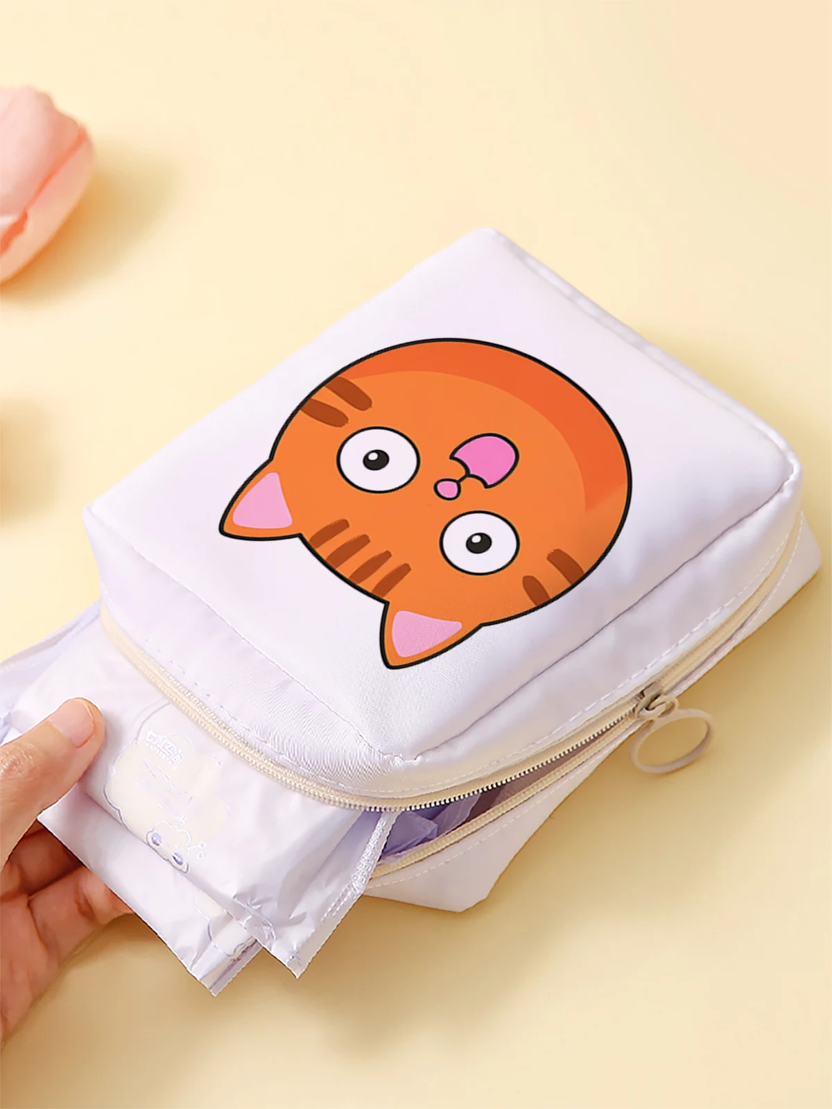 Cartoon pattern printed sanitary napkin storage bag, women's lightweight tissue bag, sanitary tissue bag