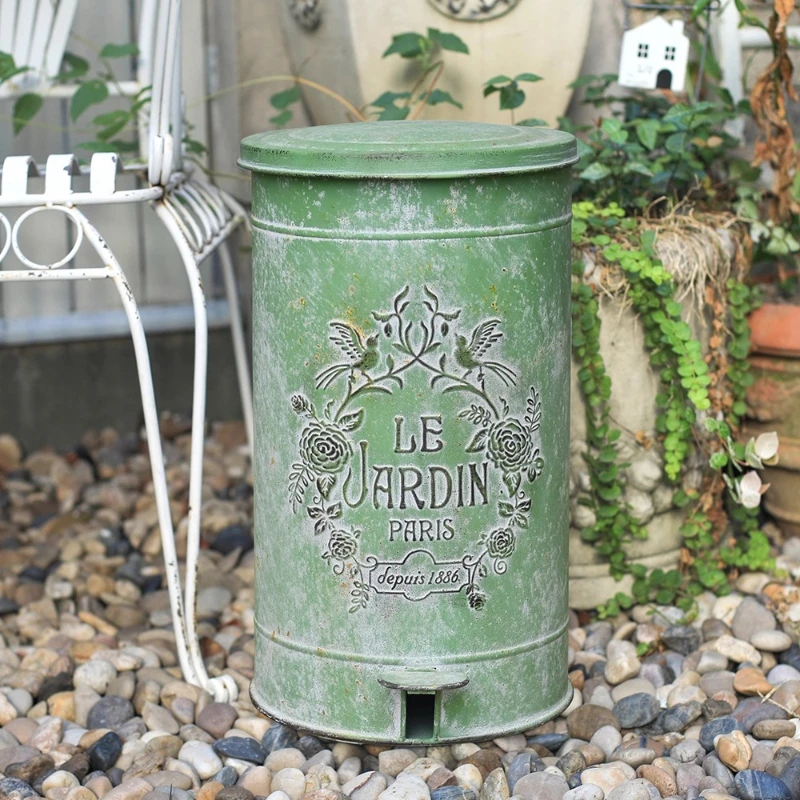 Vintage Garden Pedal Trash Can Iron Embossed Pedal Bin Outdoor Garbage Container Rustic Villa Courtyard Patio Durable Waste Bin
