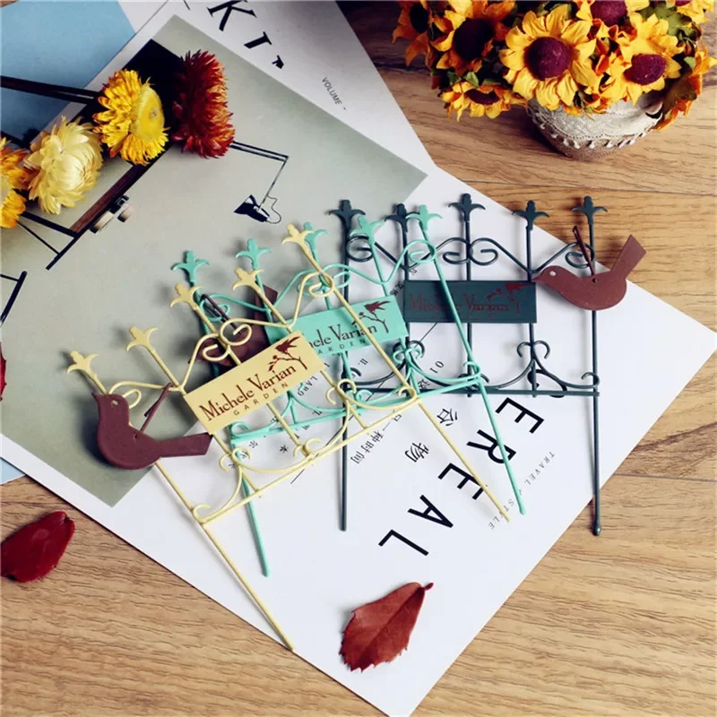 

1pcs Dollhouse Mini French Retro Ironwork Antique Fence Decorations for Doll House Gardening Furniture Decoration Accessories