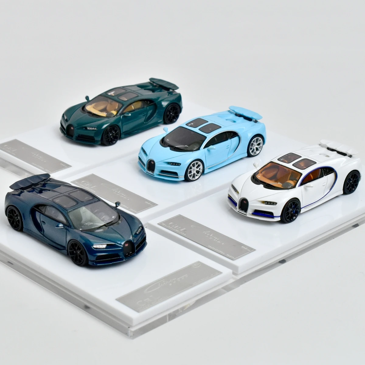 

Модель литая автомобиля Bugatti Chiron, арт CRL, 1:64