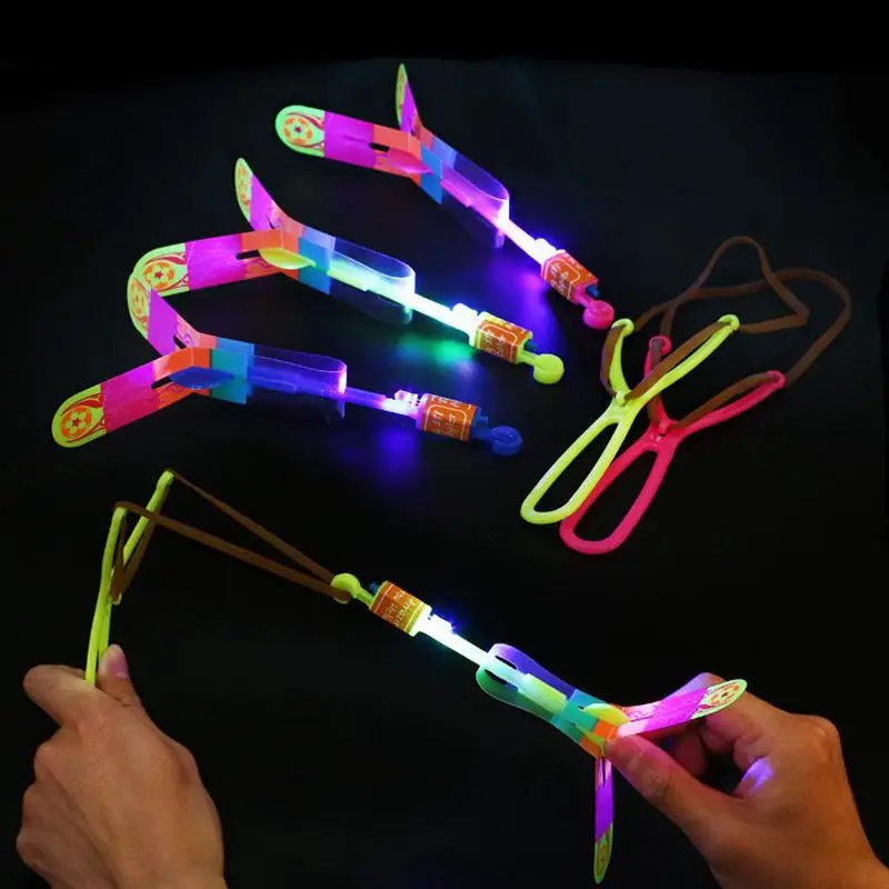Set De 12 Helicópteros Voladores Con Luz LED Y Lanzador – Juguete De Exterior Para Niños Y Adultos, Impermeable