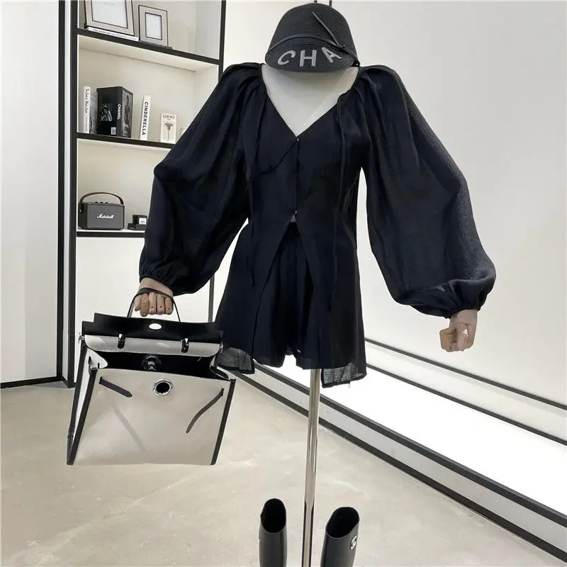 Spring 2023 New Fashion Women's Suit Lace Up V-neck Sun Protection Cardigan + High Waist Slimming Short Pants Two-piece Sets