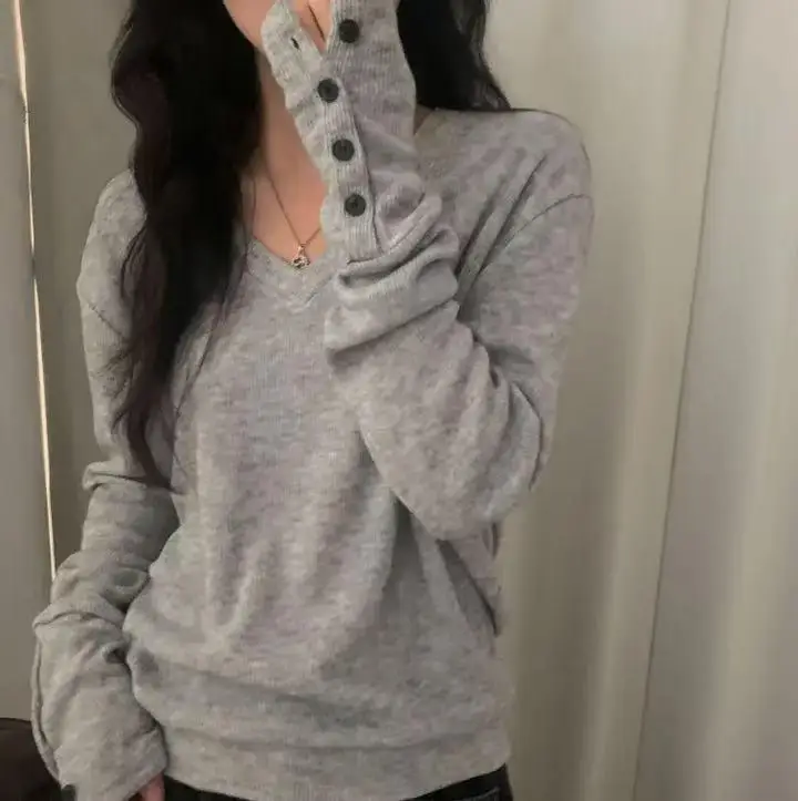 Autumn Casual Classics V Neck Button Blouse Sweaters Women New Simple Office Lady Pull Femme Pullover Korea Chic Pullover Y2k