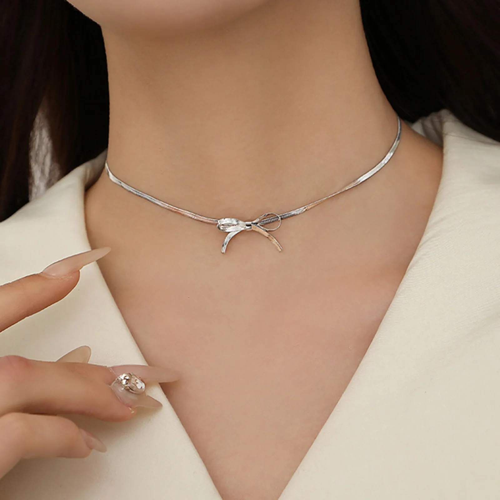 1 Stück klassische 304 Edelstahl Schleife Knoten Halsband Halskette für Frauen Schmuck Schlangenkette Party Geschenk Party 33 cm lang – Detail 2