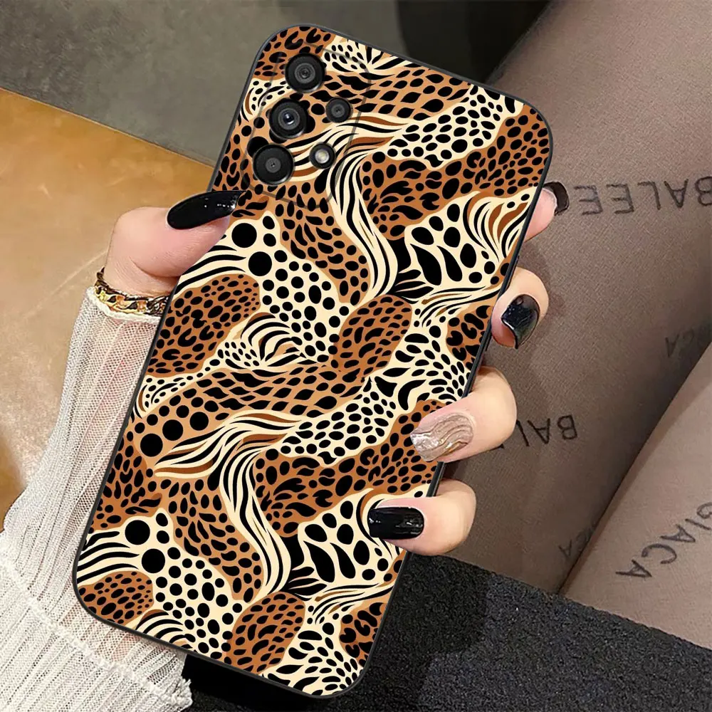 Chic Leopard Print Phone Case