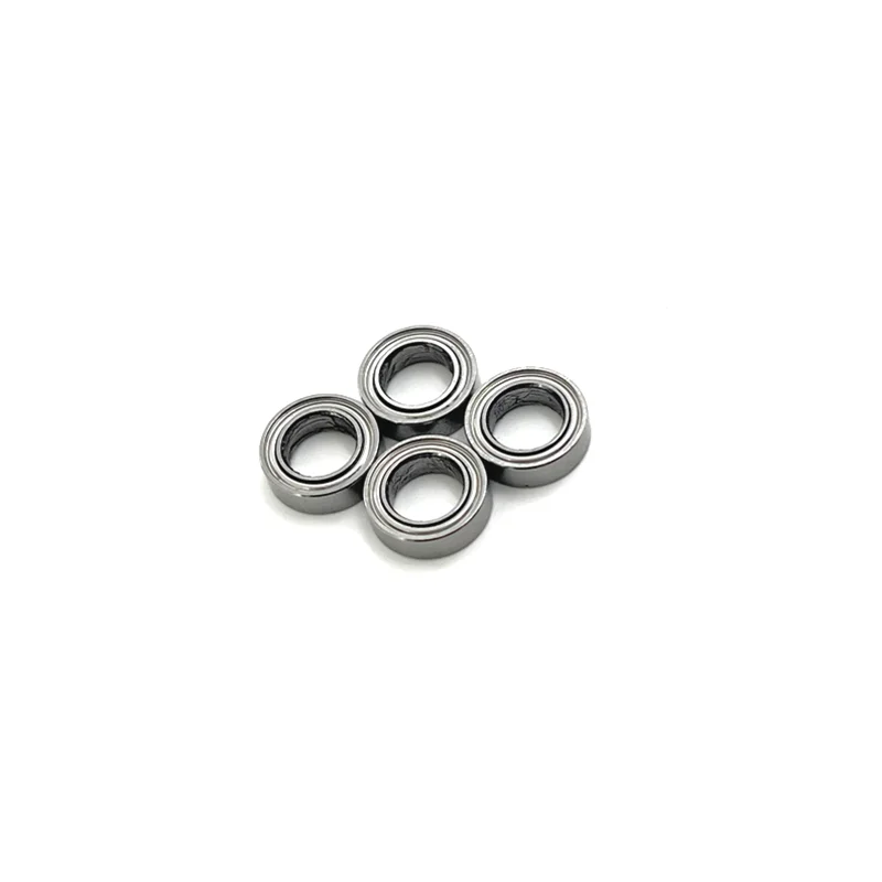 Roulements à billes WLtoys 1/28 disposés en cercle, reflétant la lumière sur leur surface argentée