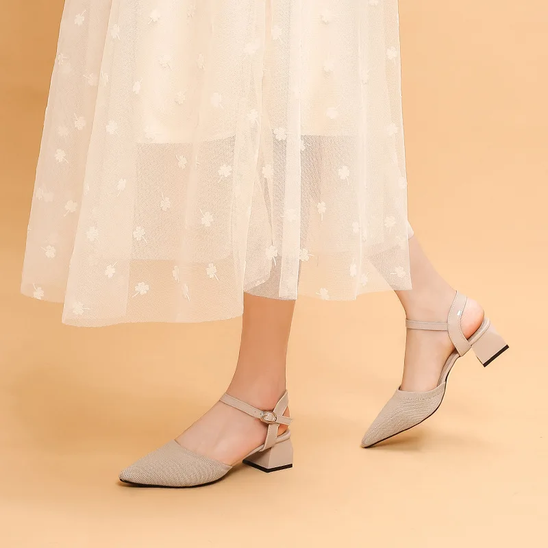 

2023 New Summer Women's Sandals Fashion Flying Woven Hollow Baotou Shoes Slotted with Thick Heels Pointed Mid Heel Knitted Shoes