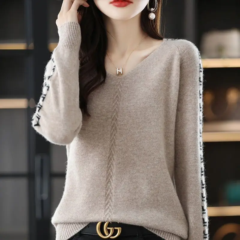 Fashion V-Neck Knitted Spliced Loose Korean Sweaters Women\'s Clothing 2022 Autumn New Casual Pullovers All-match Commute Tops