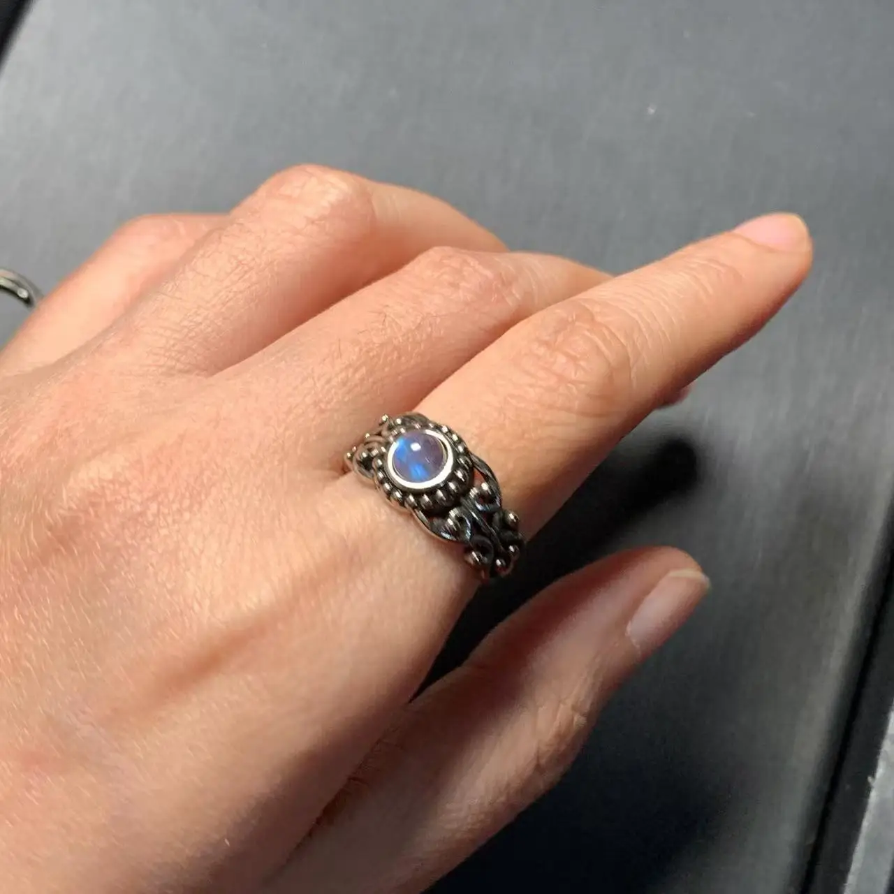 VINTAGE  ROUND BLACK METAL Natural Moonstone Ring Adjustable Female Jewelry for Women Gift Wholesale High Quality Fine