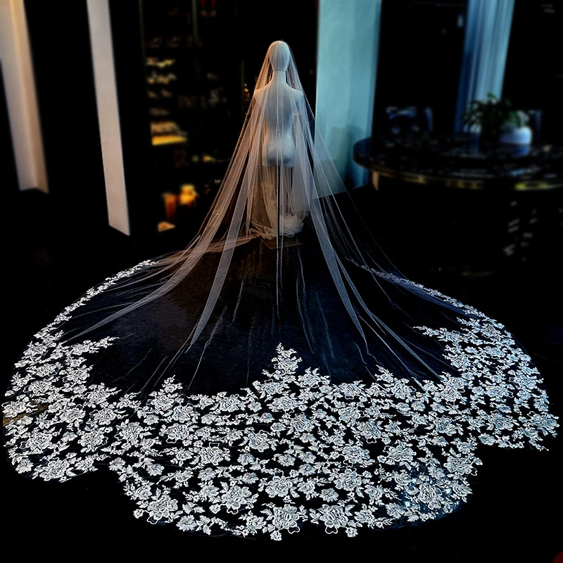 

Gorgeous Cathedral Wedding Veils Lace Appliqued Edge Soft Tulle Hair Accessories Long Floral Bridal Veil With Comb