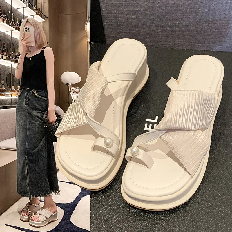 

Low On A Wedge Shoes Slippers Casual Platform Slides Slipers Women Luxury Summer 2024 Rome PU Fashion Hoof Heels Fabric Scandals