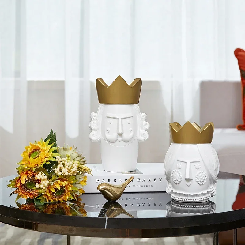 

Home Decoration Gift European Family Of Three Flower Vase King Queen Prince Sculpture Flower Pot Artware Ornaments Room Decor