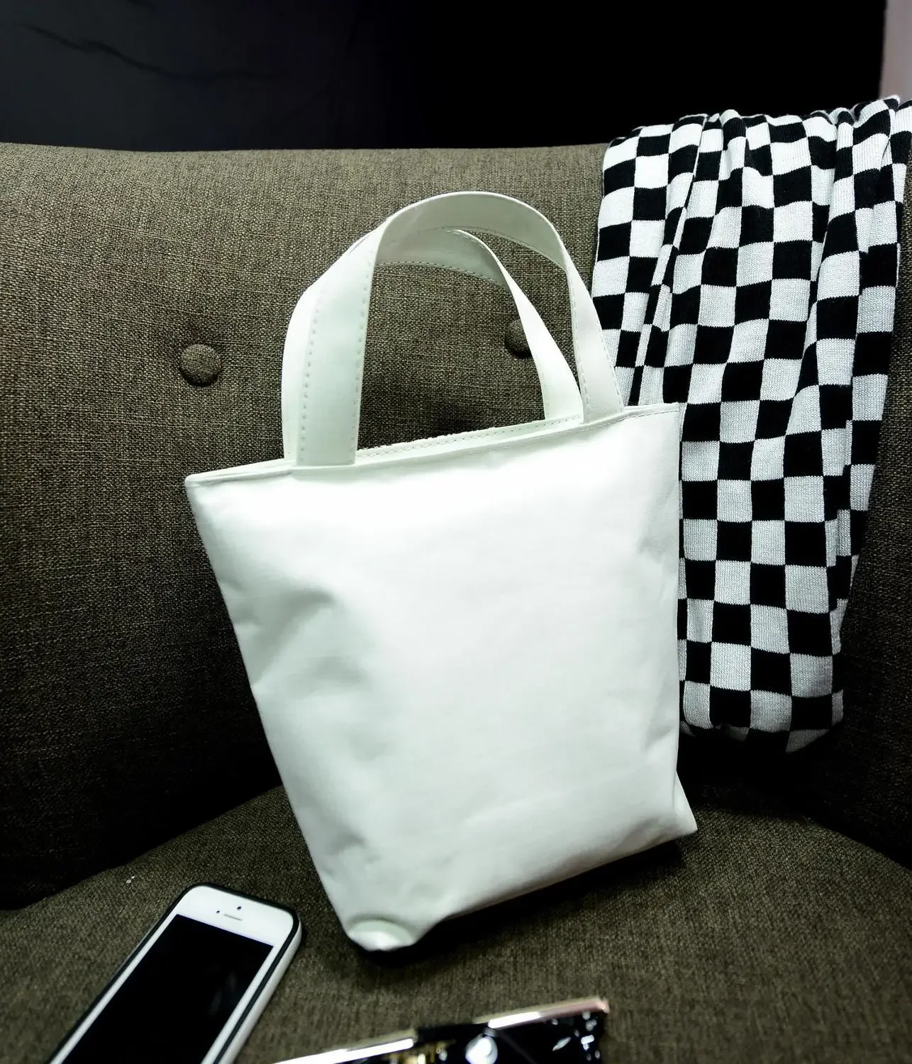 new Disney fashion trend handbags casual small bag mickey mouse portable canvas bag handcuffs lunch box