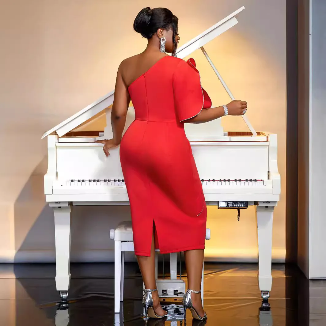 Рисунок 2 - Женское платье с вырезом-лодочкой