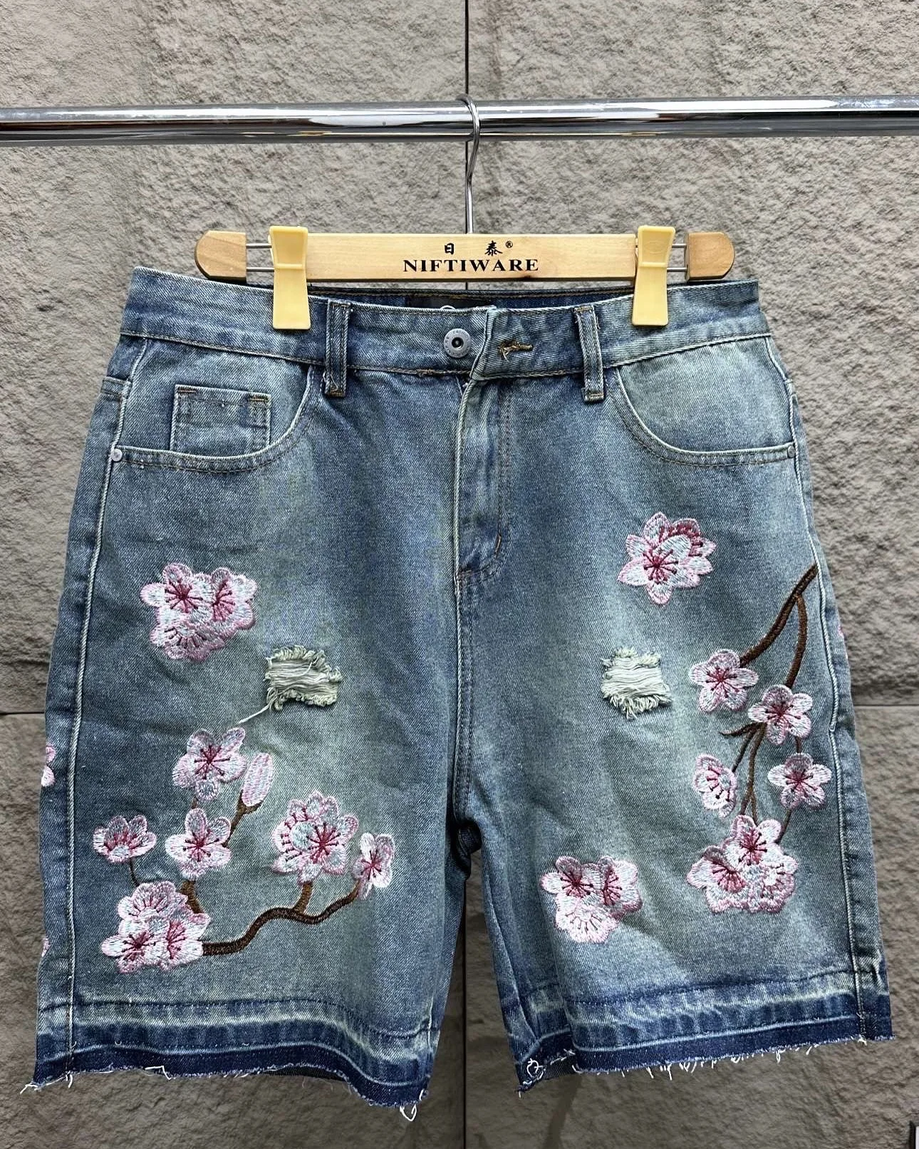 バーバリーブルーレーベル　デニムショートパンツ　ロゴ刺繍　Y2K BURBERRY BLUE LABEL ショートパンツ ホースロゴ入り Y2K - メルカリ