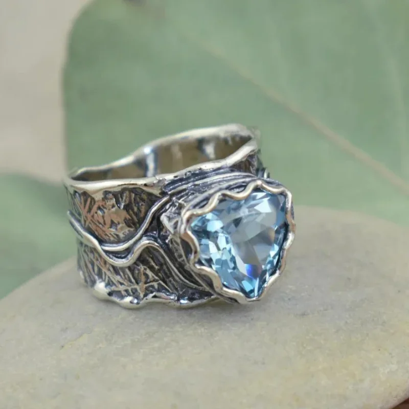 Vintage Tibetan Moonstone Big Healing Crystal Rings for Women Boho Antique Indian Moonstone Ring Fine Jewelry Girls Ladies Gifts