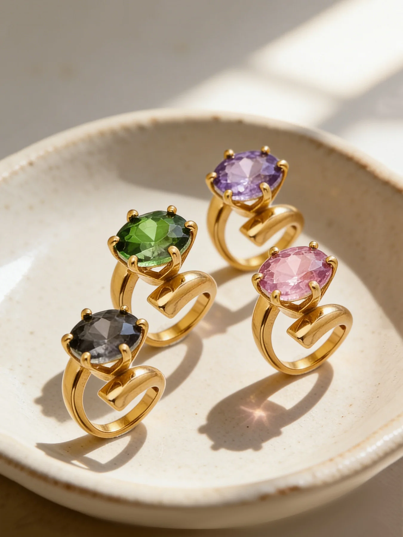 Funkelnde Große Zirkon-Ringe für Frauen 18k Vergoldeter Edelstahl-Ring Statement Spiral-Draht-Ringe Krappenfassung Edelstein-Ring – Detail 10