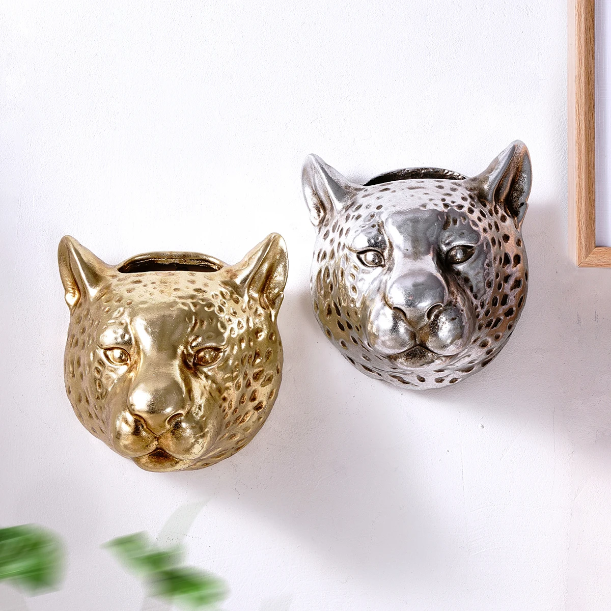European Vintage Leopard Head Wall Hanging in Gold and Silver