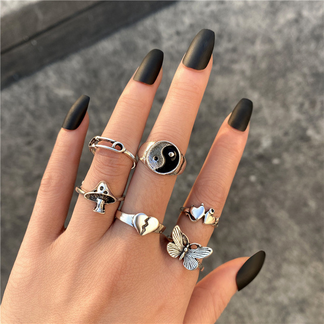 Vintage Rings Set for Women Men Aesthatic Retro Punk Silver Plated Heart Flower Butterfly Chain Finger Ring Jewelry 2022