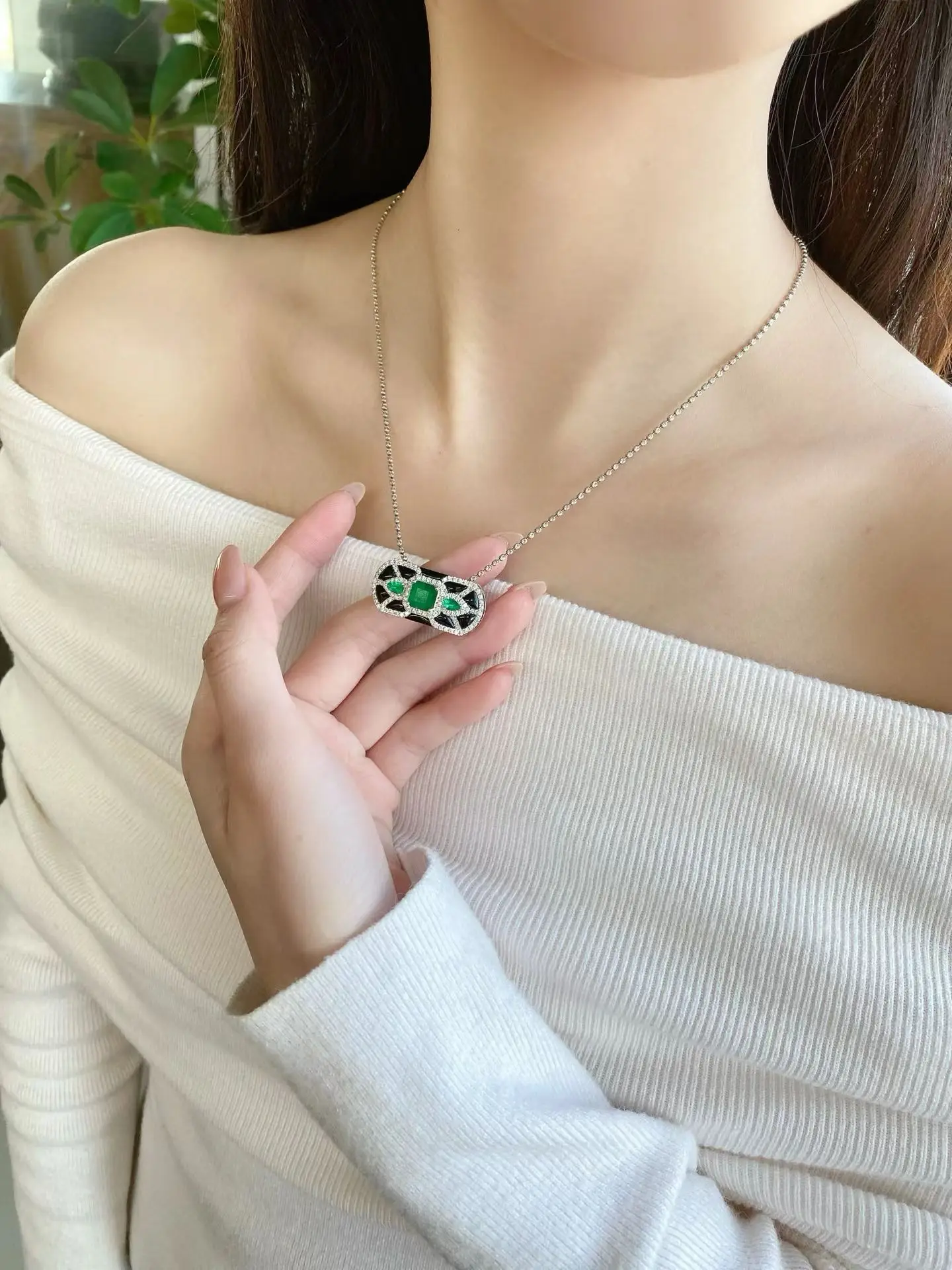 18K Solid Gold, Laboratory-Grown Diamond, Jadeite Buckle Pendant/Brooch Multifunctional Piece, High-End Jewelry Customization an - 4