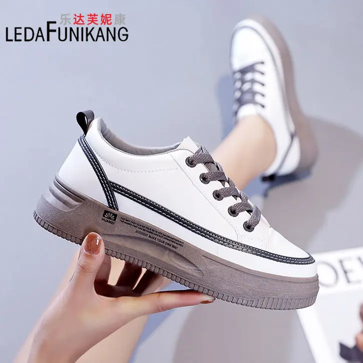 

Универсальные повседневные новые кожаные дышащие кроссовки на толстой подошве для весны и осени 2023