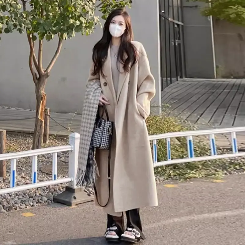 Рисунок 2 - Женская длинная двубортная куртка