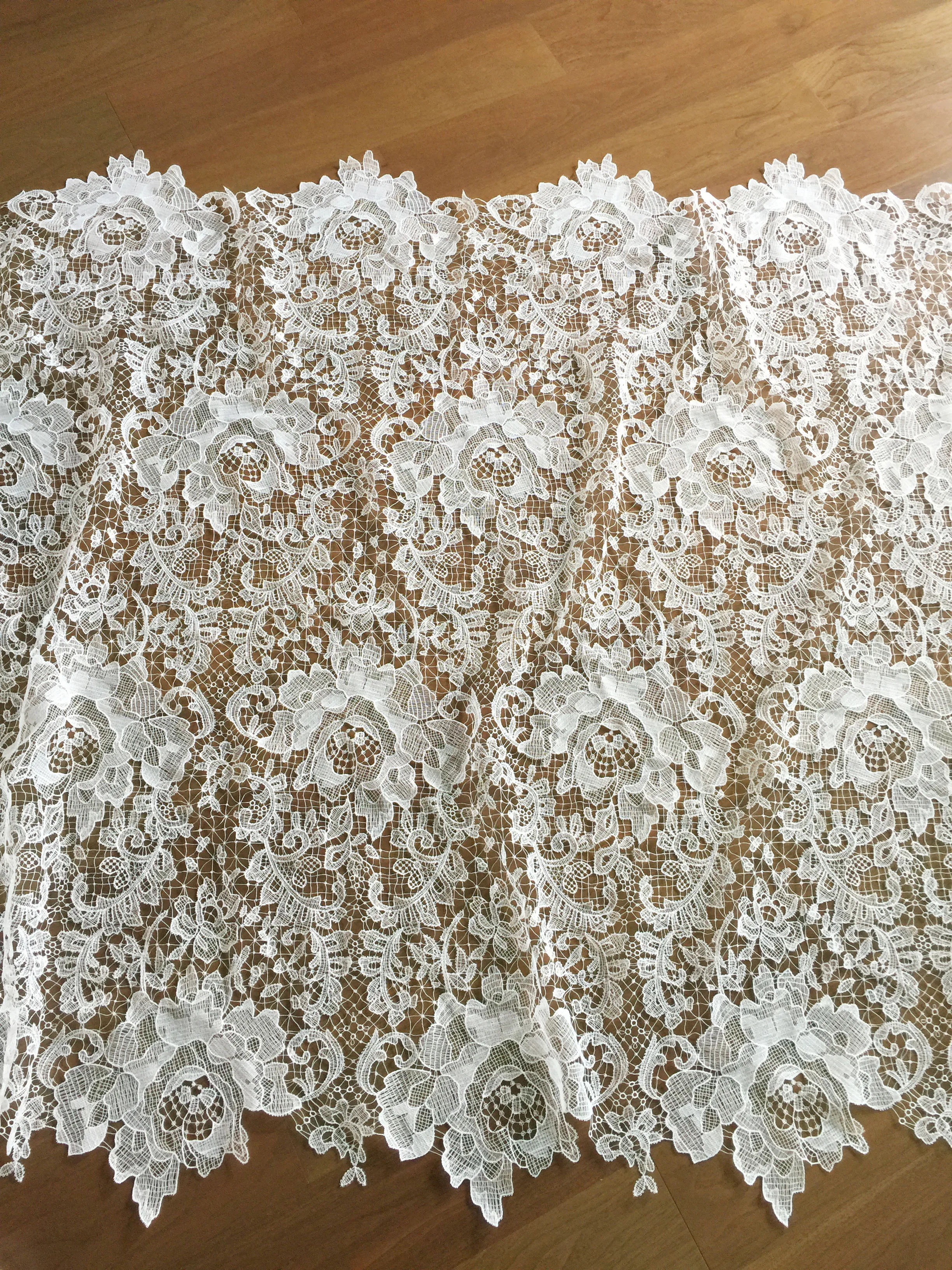 1 Yard Elfenbein Exquisite Alençon-Spitze Stoff mit Häkeln Muster Floral Emrboidery Stoff für Hochzeit Kleid, Spitze Caps – Detail 8