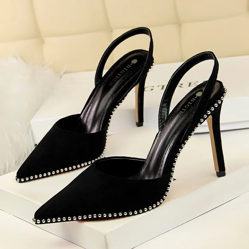 

European and American style sexy slimming shallow cut suede high heels 2024 summer new rivet metal bead wrapped girl sandals