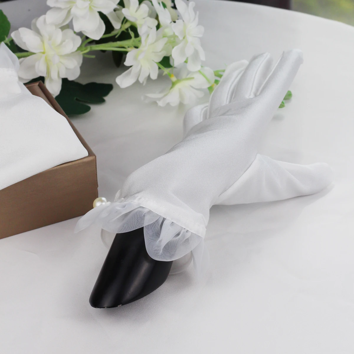 WG092 Guanti da sposa da sposa freschi Morbido tulle Perline di cristallo Pezzo applicato Breve bianco Spose Damigella d'onore Donne Prom Handschuh  320