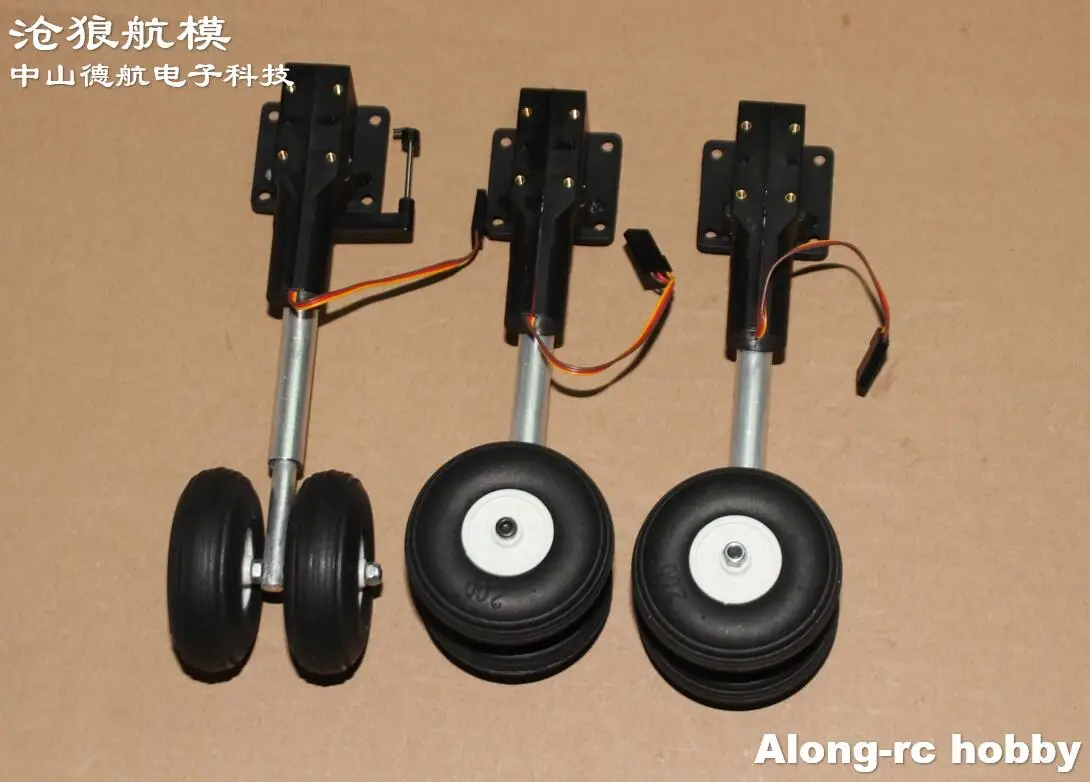 Ensemble complet du train d'atterrissage pour avion RC incluant les trois roues et les supports.