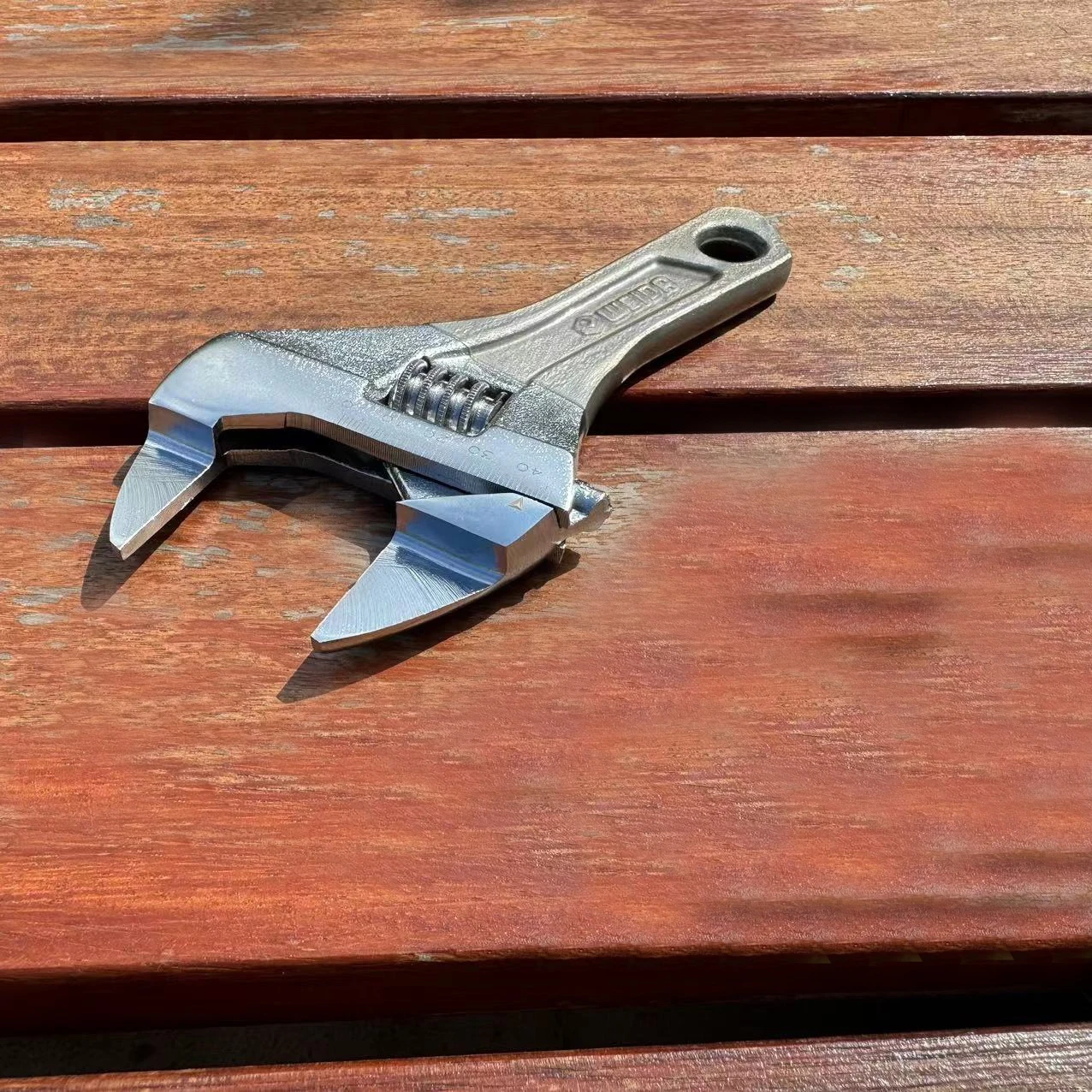 ประแจปรับขนาดได้บางเฉียบ ปากกว้าง ด้ามสั้น ประแจมินิ พร้อมสเกลเลเซอร์ หุ้มยาง สำหรับงานห้องน้ำ 1