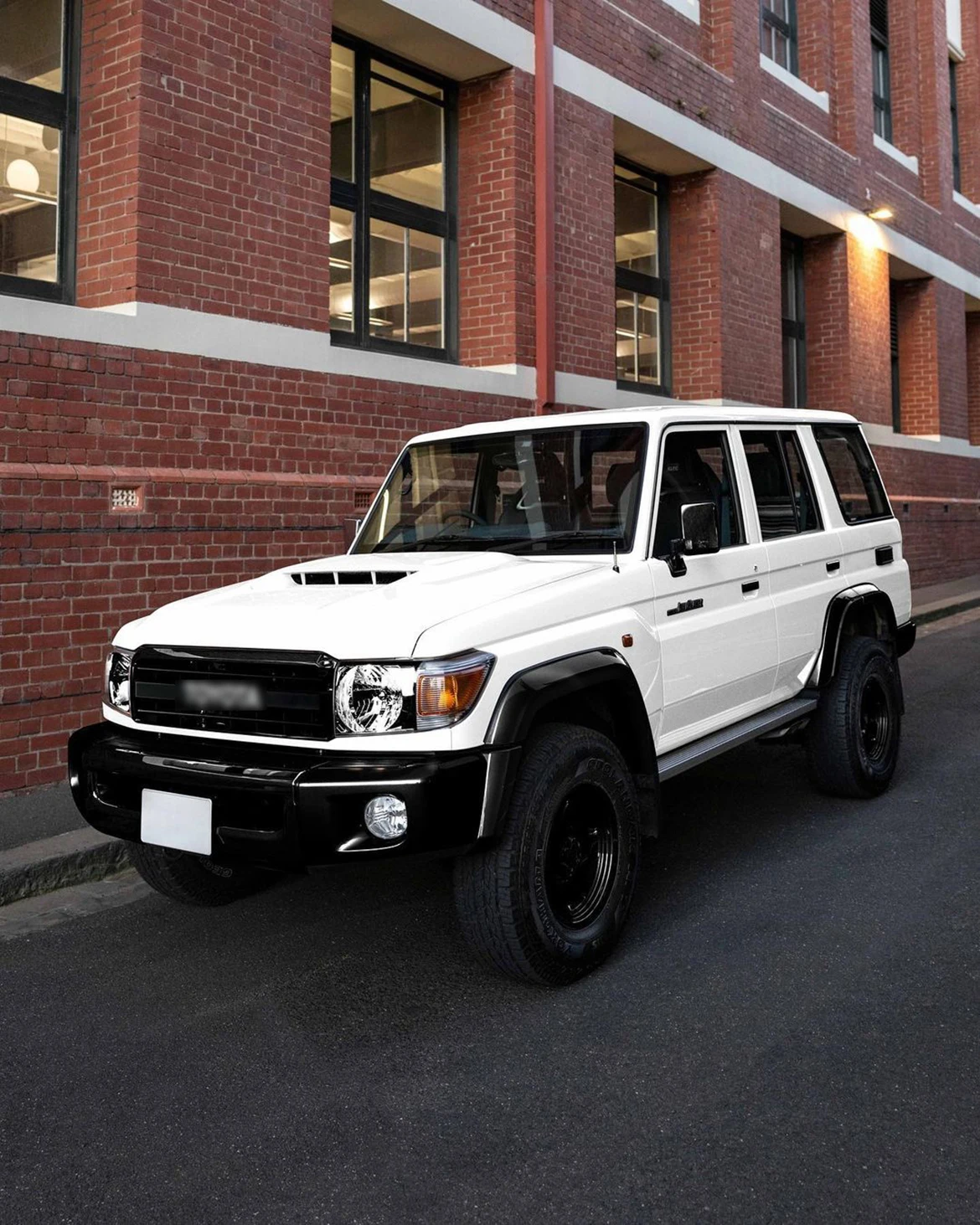 مصابيح أمامية لتويوتا لاند كروزر LC76