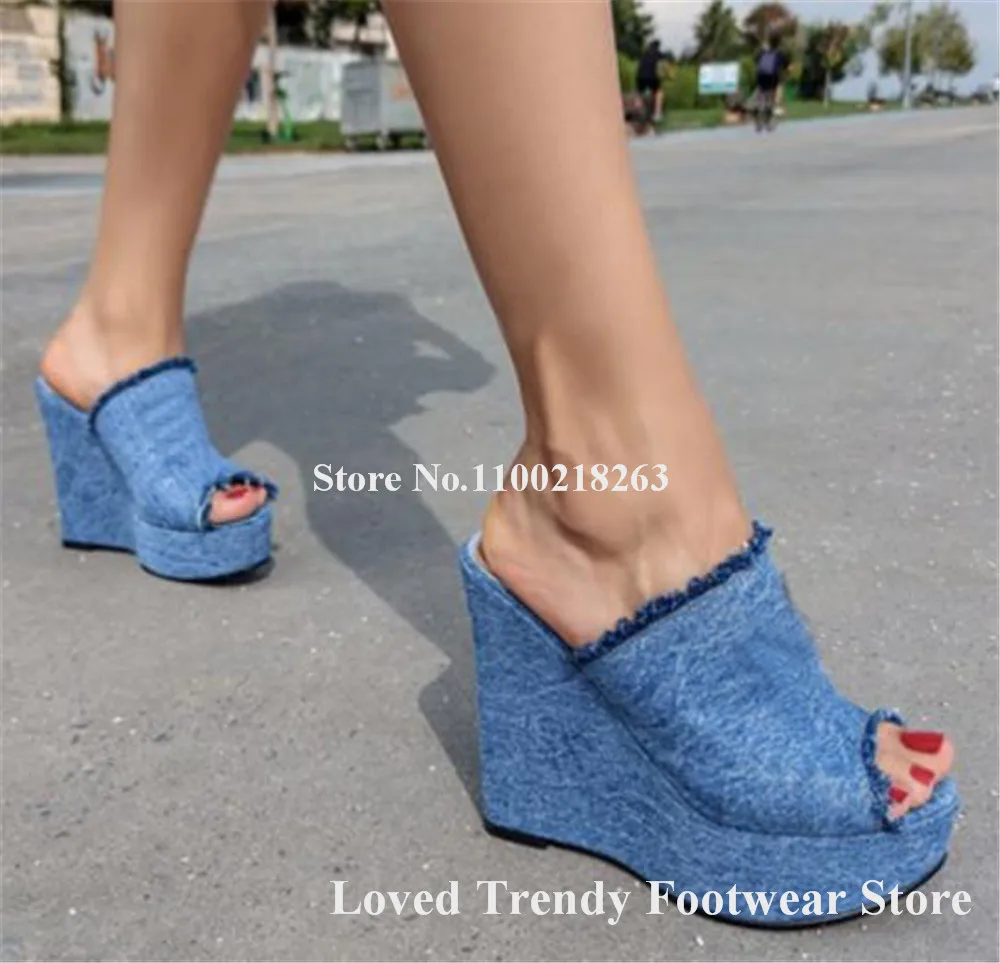 

Голубые джинсовые танкетки в западном стиле, пикантные сандалии с открытым носком и бахромой на высокой платформе, Летние повседневные туфли большого размера