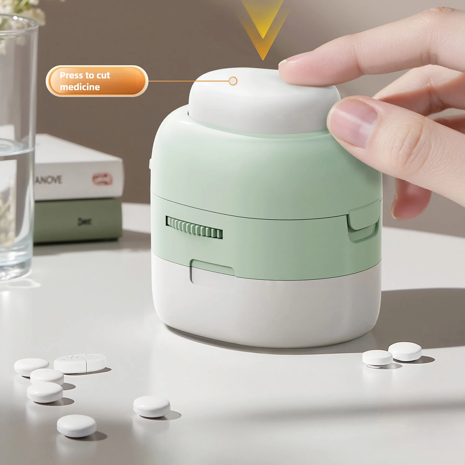 1/2，1/4 Pill Cutter with Storage Compartment Stainless Steel Blade for Precise Tablet Splitting Medication Organizer Pillbox