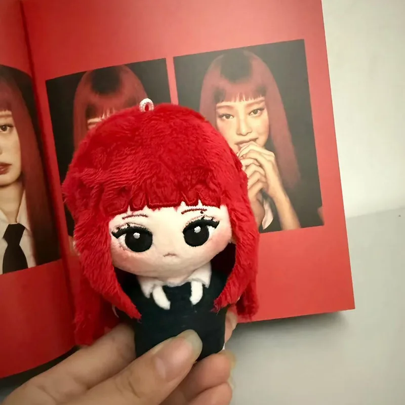 10cm Kpop Idol Puppe Schlüsselanhänger JENNIE WINTER Minjeong Cartoon-Puppe Anhänger Rucksack-Deko Schlüsselringe Charm Geburtstagsgeschenk 김제니 김민정 – Detail 6