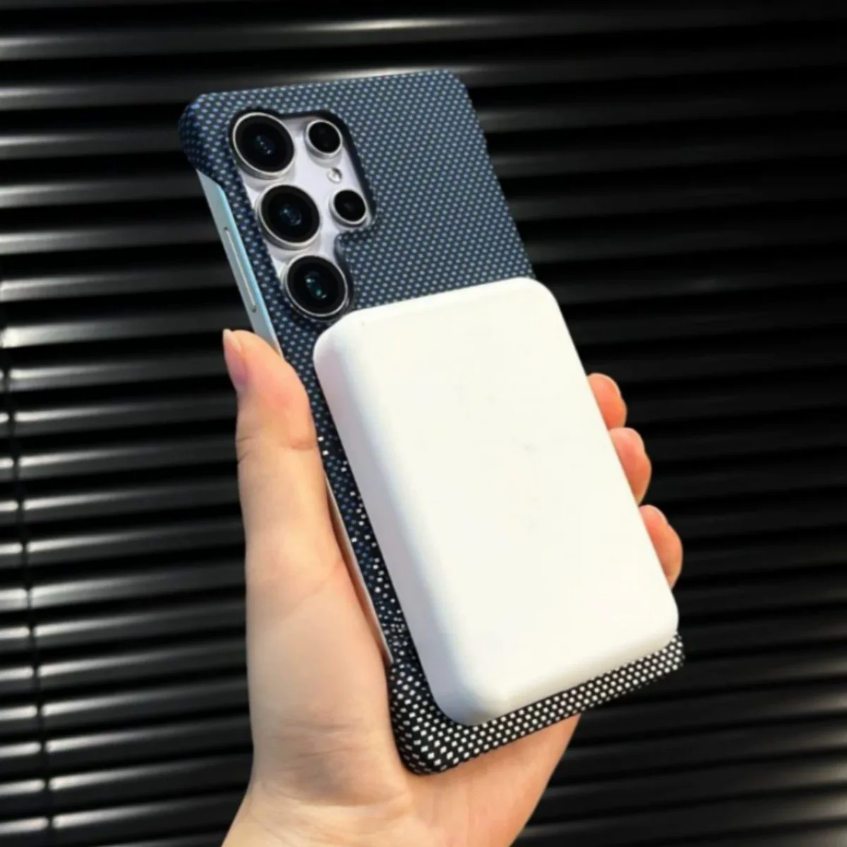 Slim Carbon Fiber Wireless Charging Case - Kevlar Texture Frameless Design