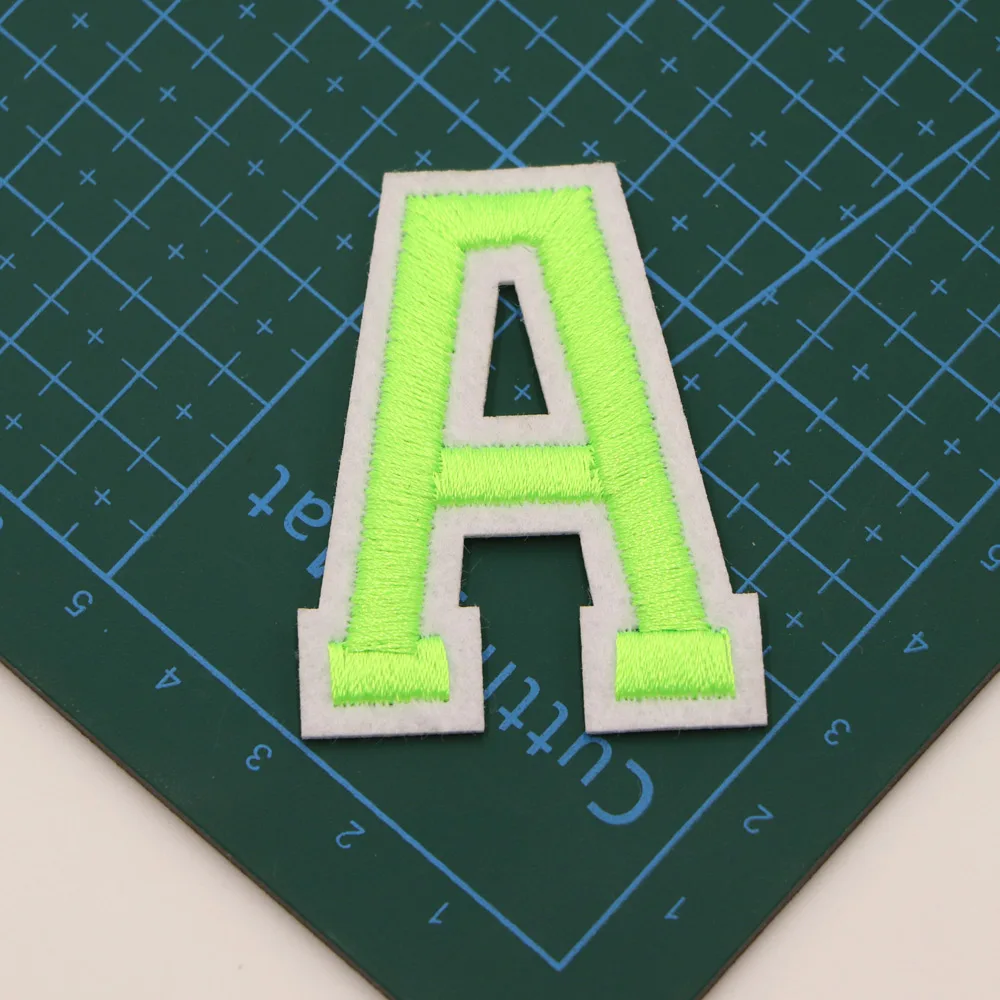 1PC Leuchtstoff Grüne Brief Alphabet Bestickte Patches Eisen auf Patches Applique Patches Diy Custom Name Abzeichen Reparatur Patcch – Detail 5