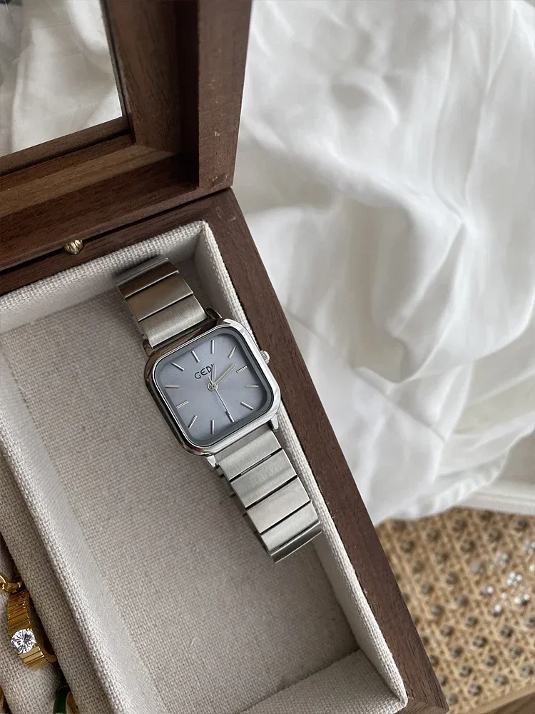 Рисунок 2 - Модные Простые Женские часы в Корейском