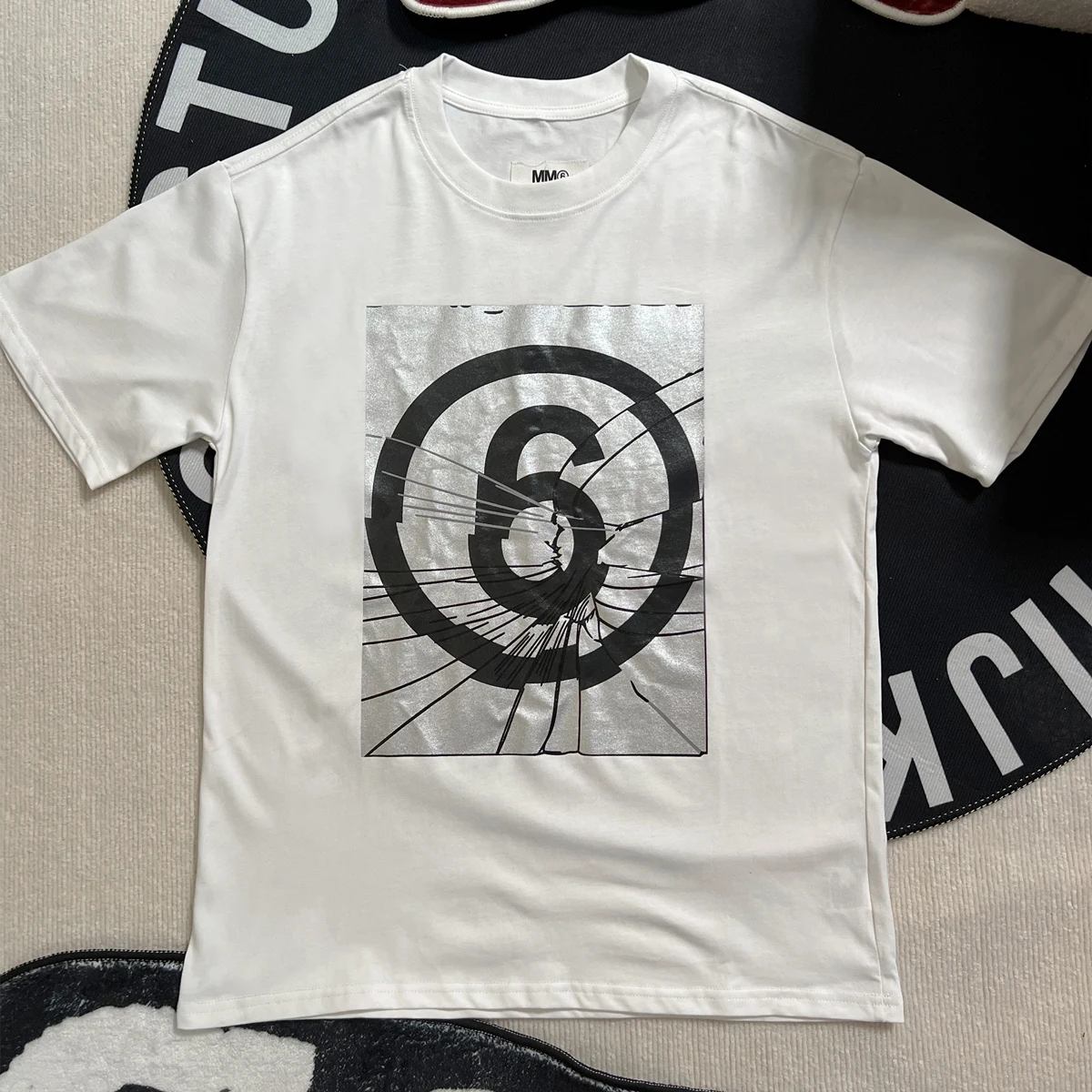 

Cooocoll Fashion MM6 Broken Logo Printing Loose Tide Brand Summer Streetwear Tee 1:1 Casual Unisex High Street T Shirt For Men